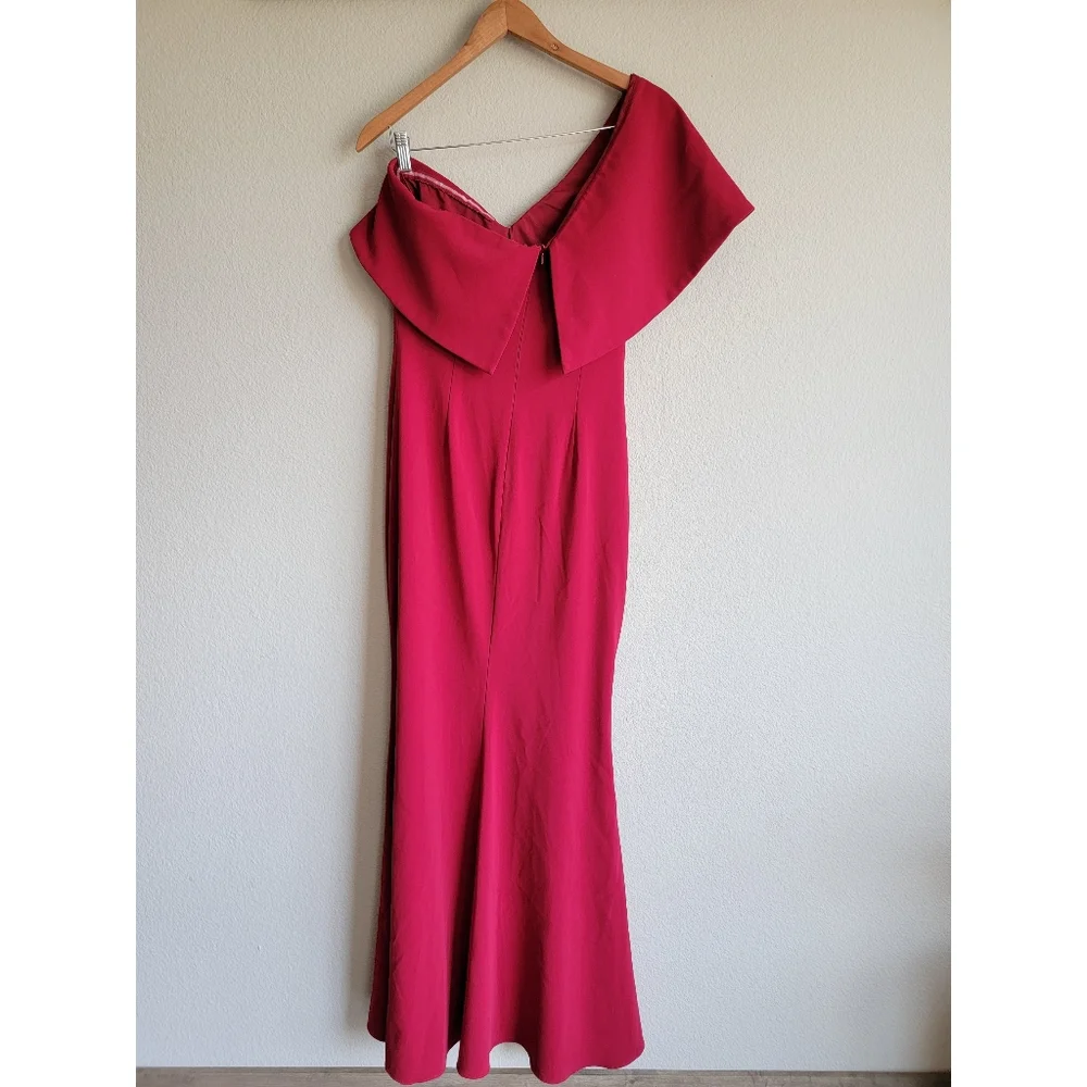 Badgley Mischka Ruby One Shoulder Gown - Picture 4 of 9